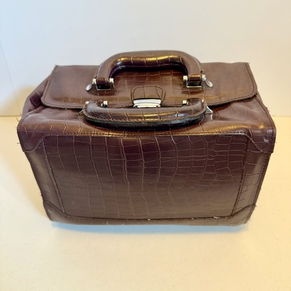 Marshall Fields Brown Faux Croc Embossed Make-up/Travel Case - Picture 1 of 11